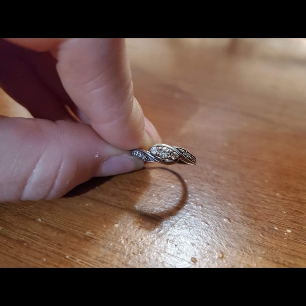 Size 4 diamond ring. - Picture 2 of 2